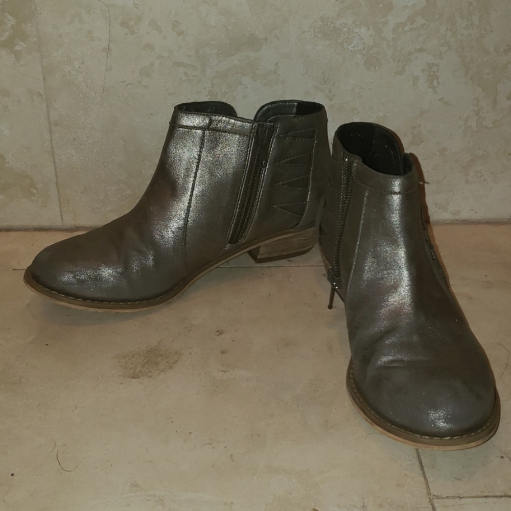 Girl's distressed Tucker + Tate booties sz 3